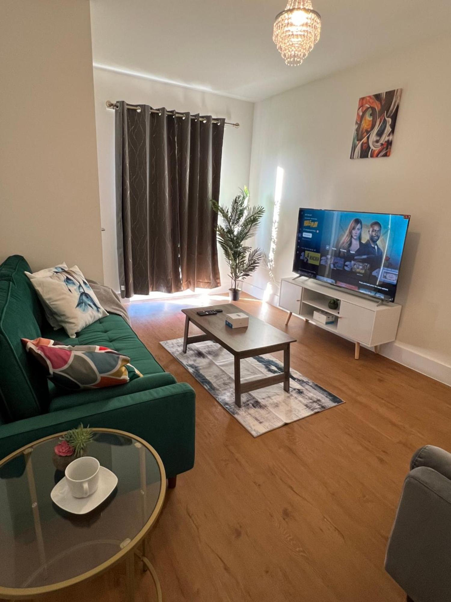 Holiday home New Peaceful Luxury With Free Parkingwifi Sheffield
