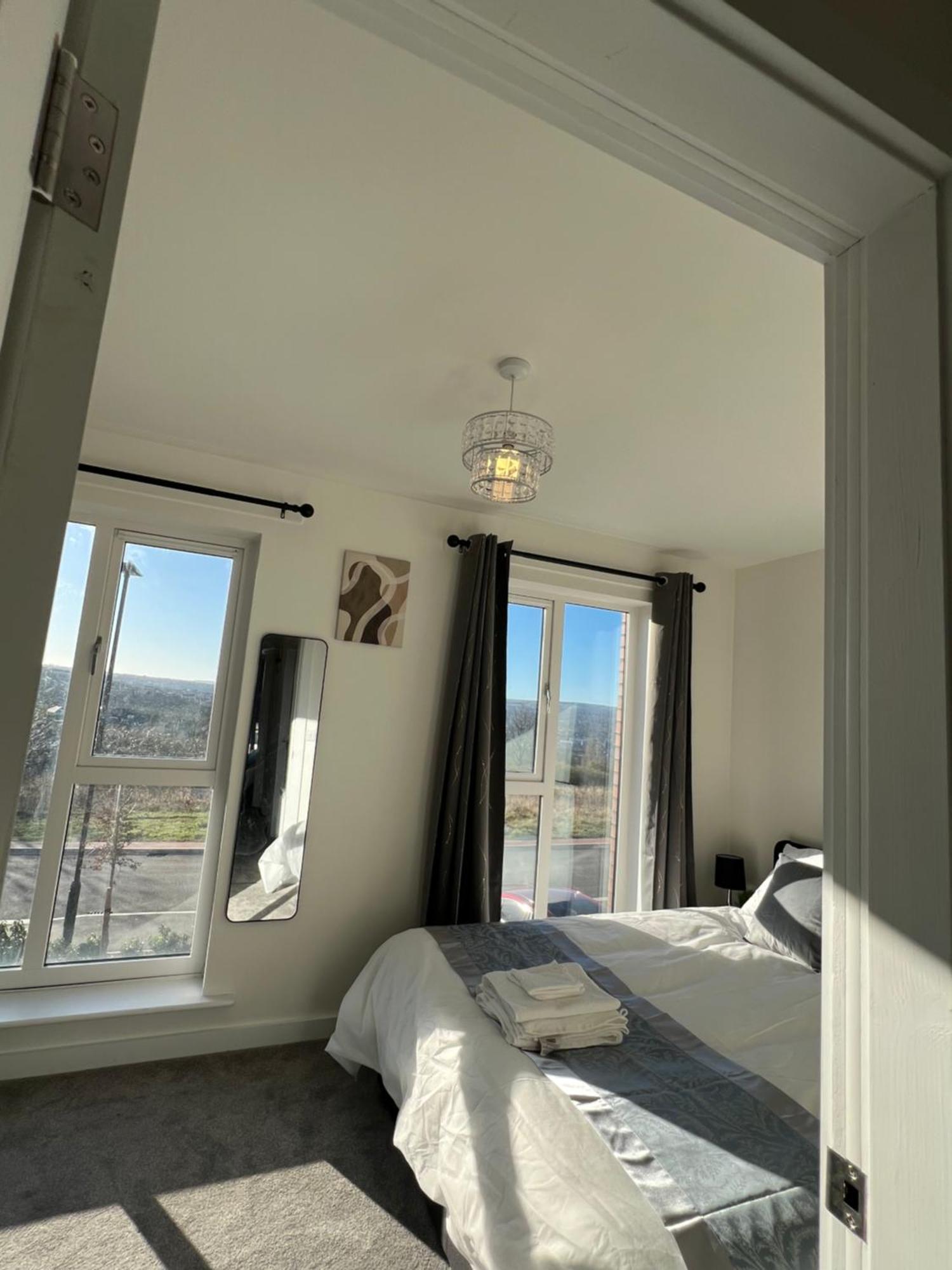 New Peaceful Luxury With Free Parkingwifi Sheffield