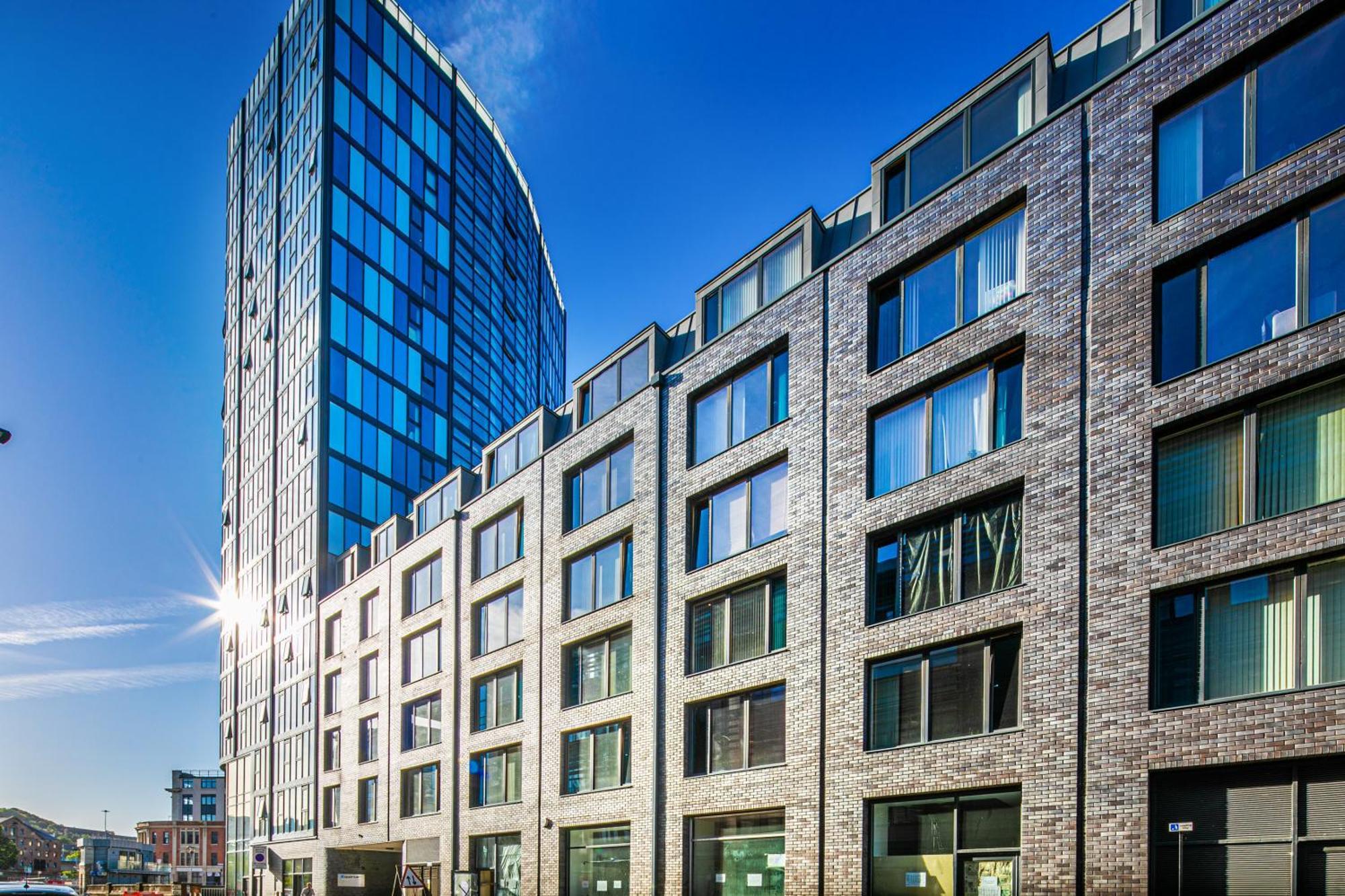 Stylish 2 Bed 18 - Centre, Free Parking, Espresso Machine & Netflix - Hosted By Host Save Apartment *
