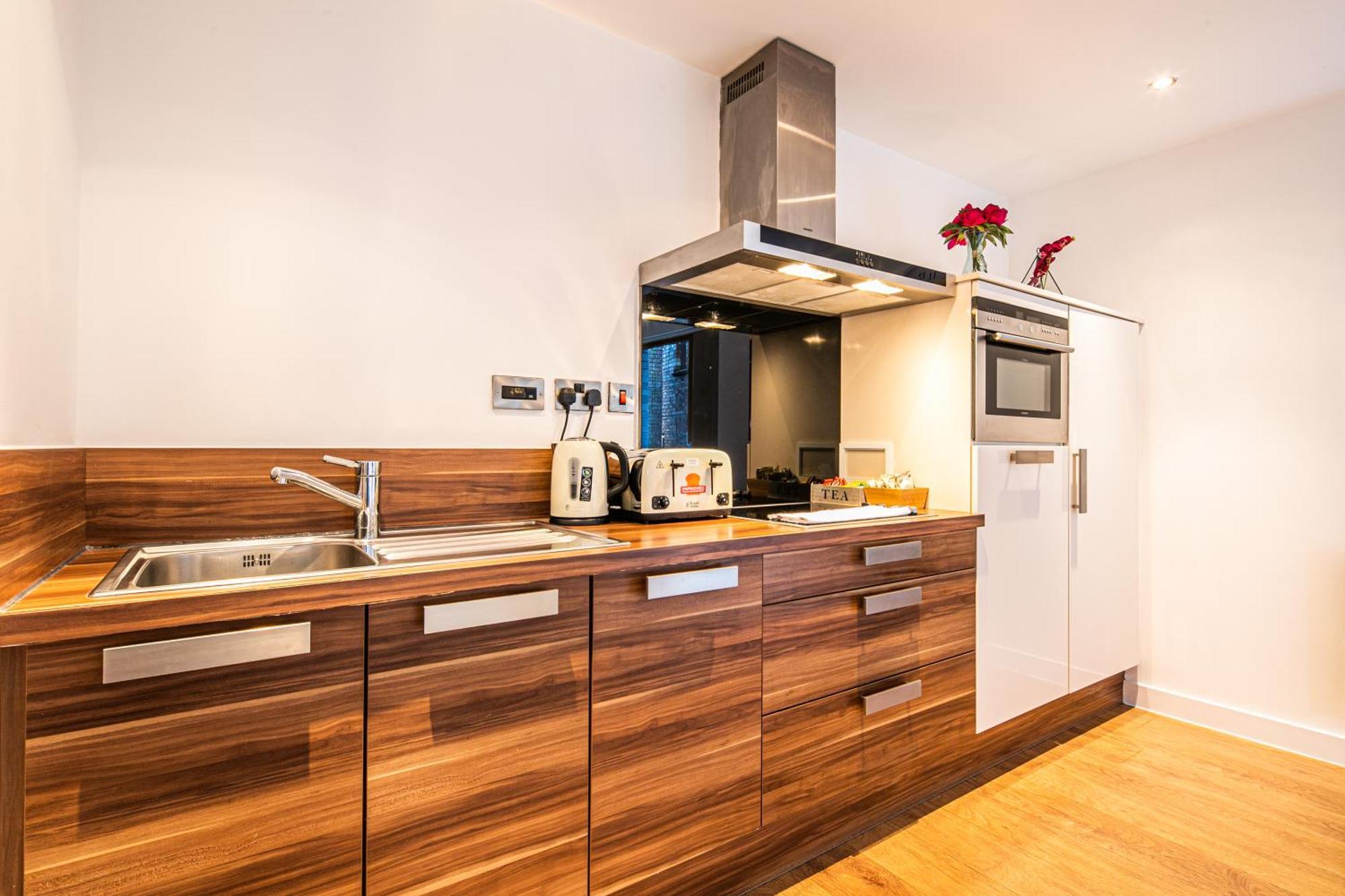 Stylish 2 Bed 18 - Centre, Free Parking, Espresso Machine & Netflix - Hosted By Host Save Sheffield