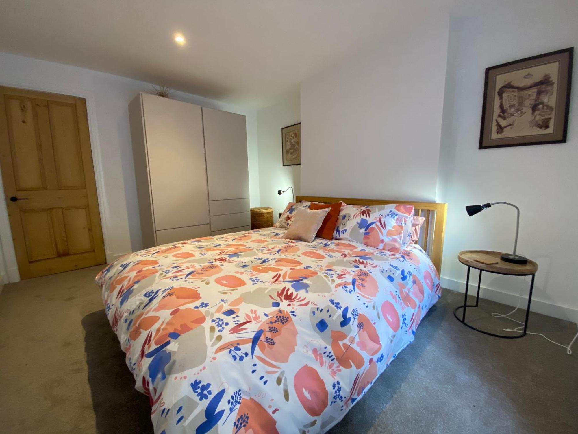 Stylish 3 Bedroom In Historic Centre Building