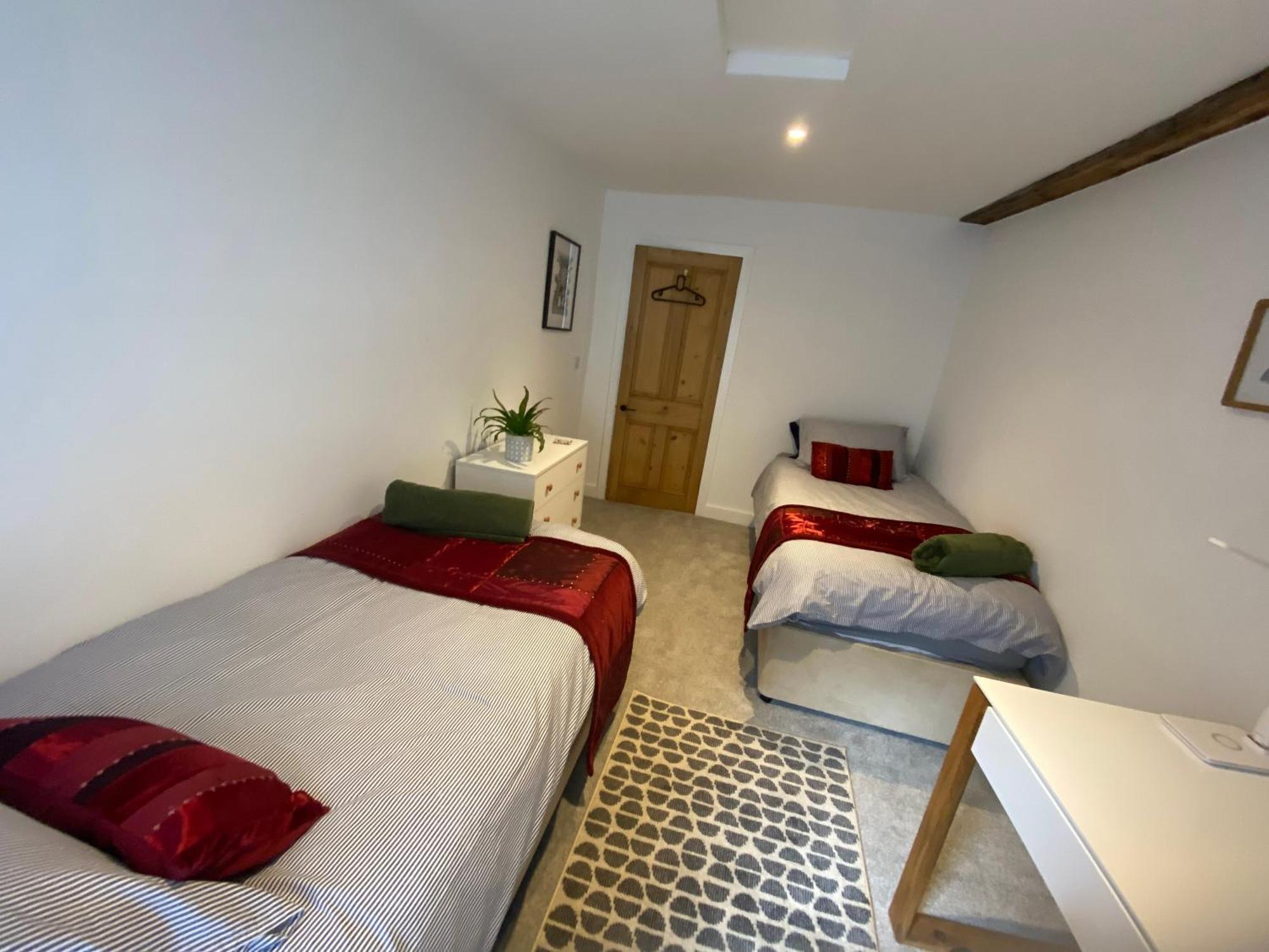Stylish 3 Bedroom In Historic Centre Building *
