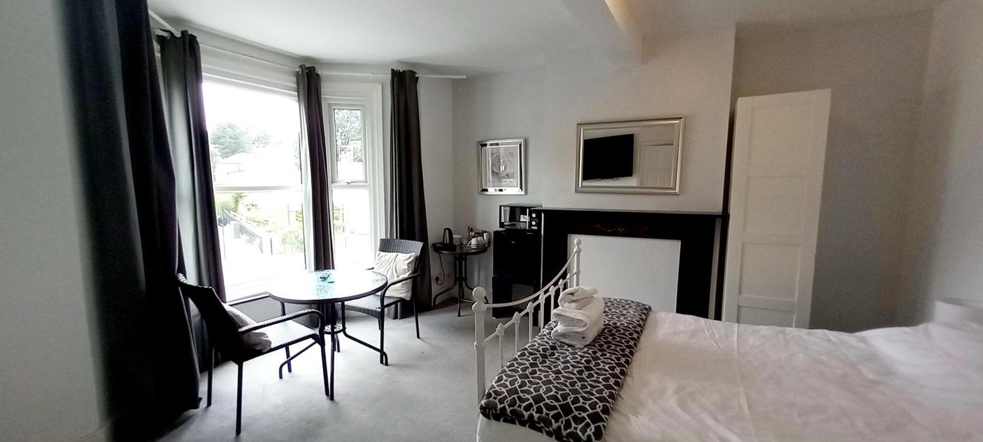 Spacious Ensuite With Charming Bay Window Hospedagem domiciliar