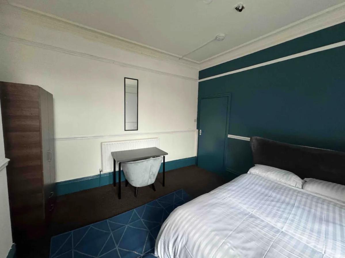 Comfortable In Shared Detached House - 2