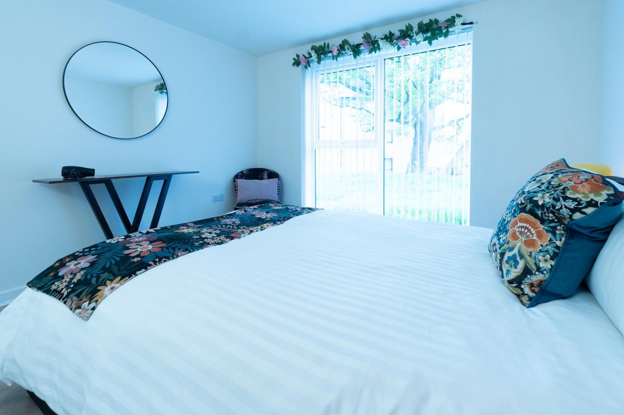 Apartment Luxury Ground Floor 2 Bedroom Free Wifi & Parking