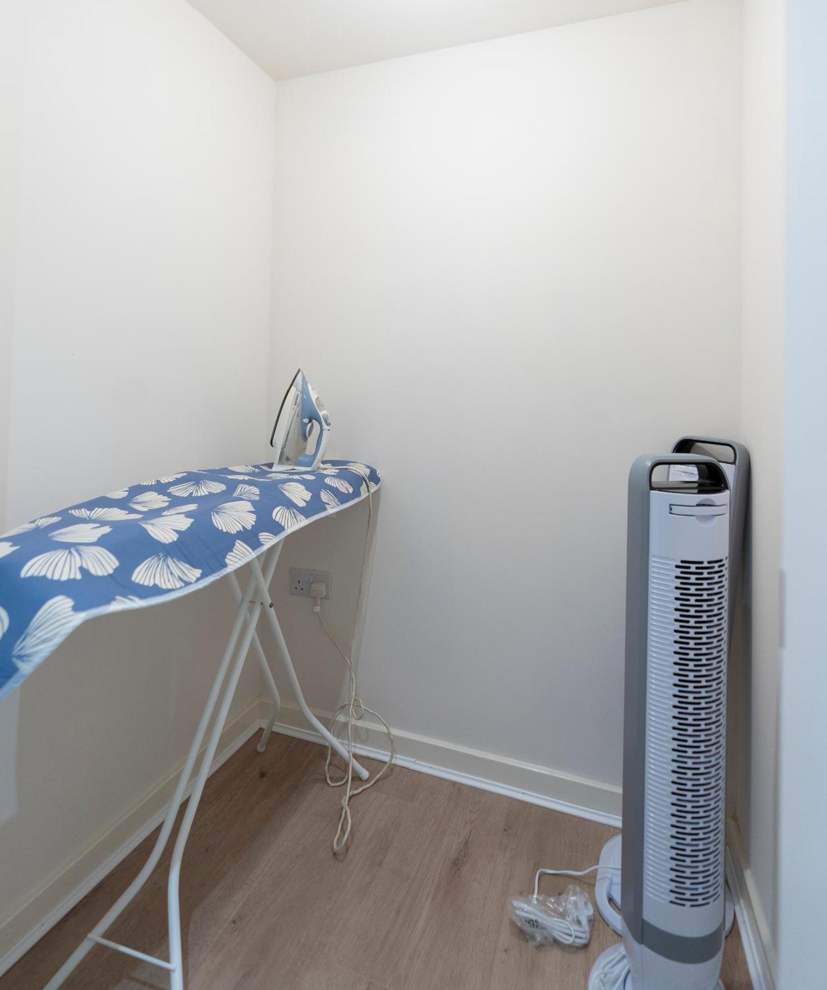 Apartment Luxury Ground Floor 2 Bedroom Free Wifi & Parking