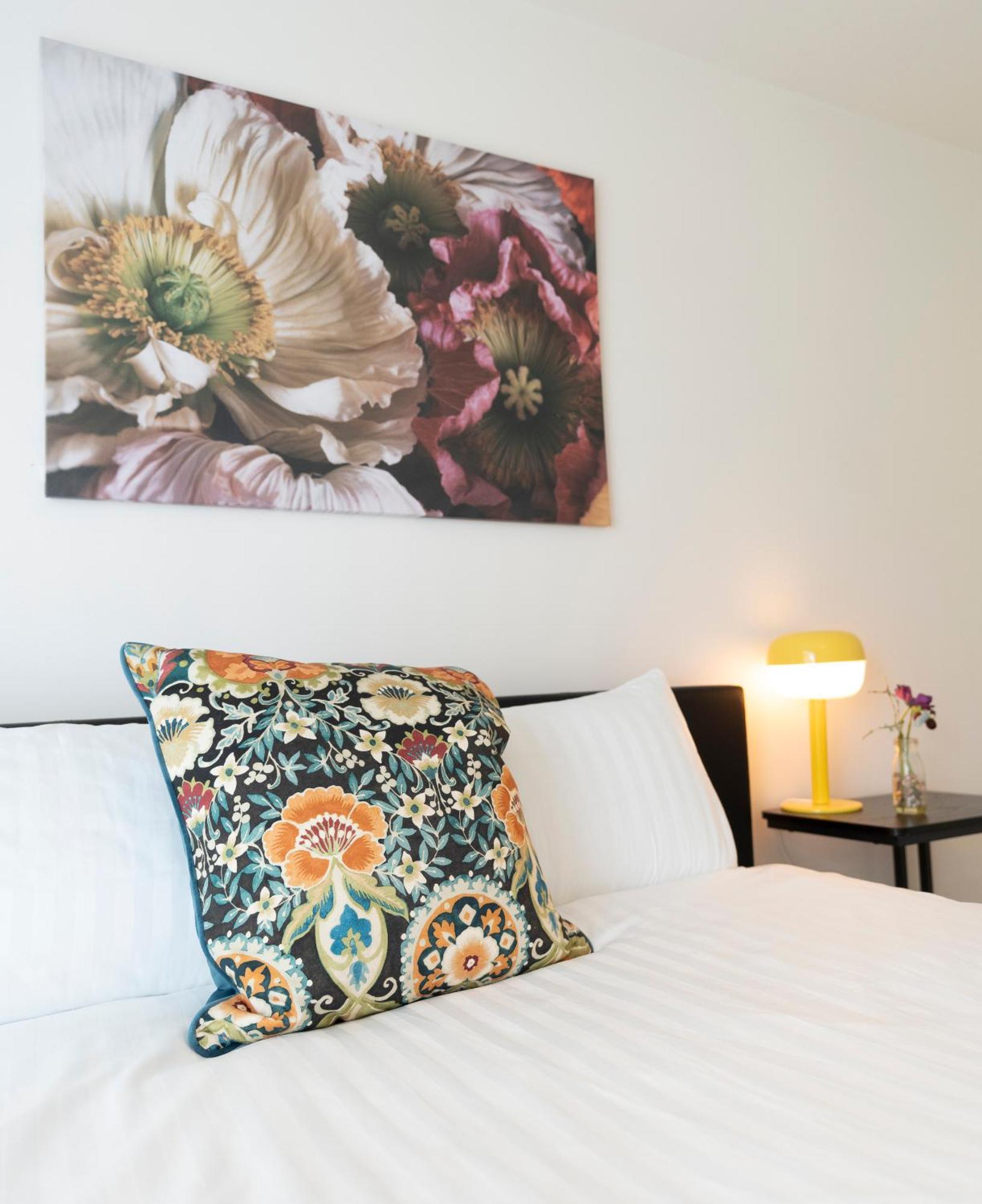 Luxury Ground Floor 2 Bedroom Free Wifi & Parking *