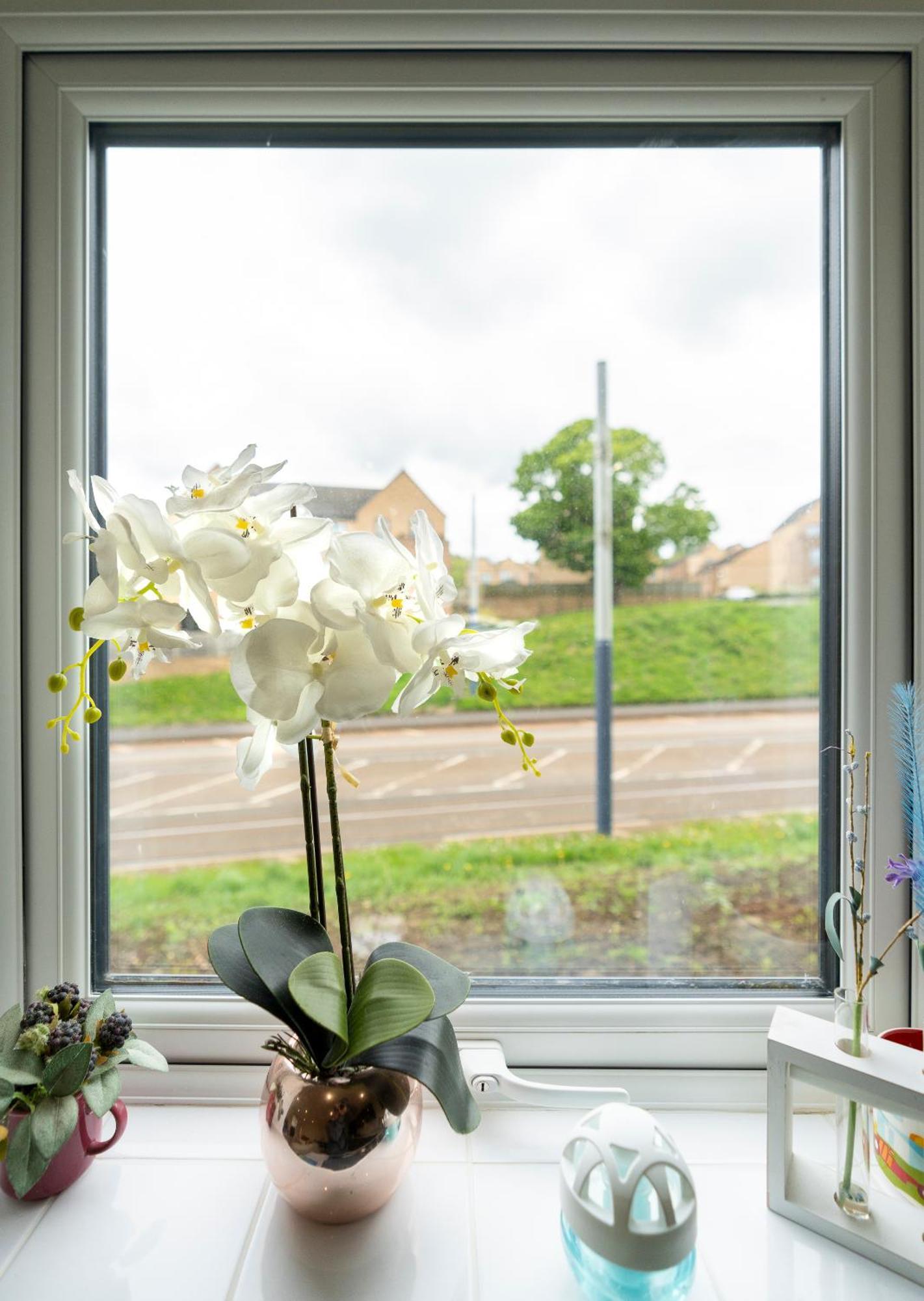 Apartment Luxury Ground Floor 2 Bedroom Free Wifi & Parking *
