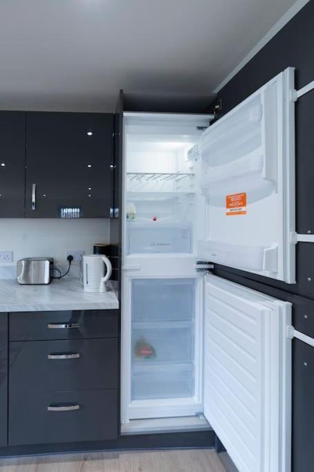 Luxury Ground Floor 2 Bedroom Free Wifi & Parking