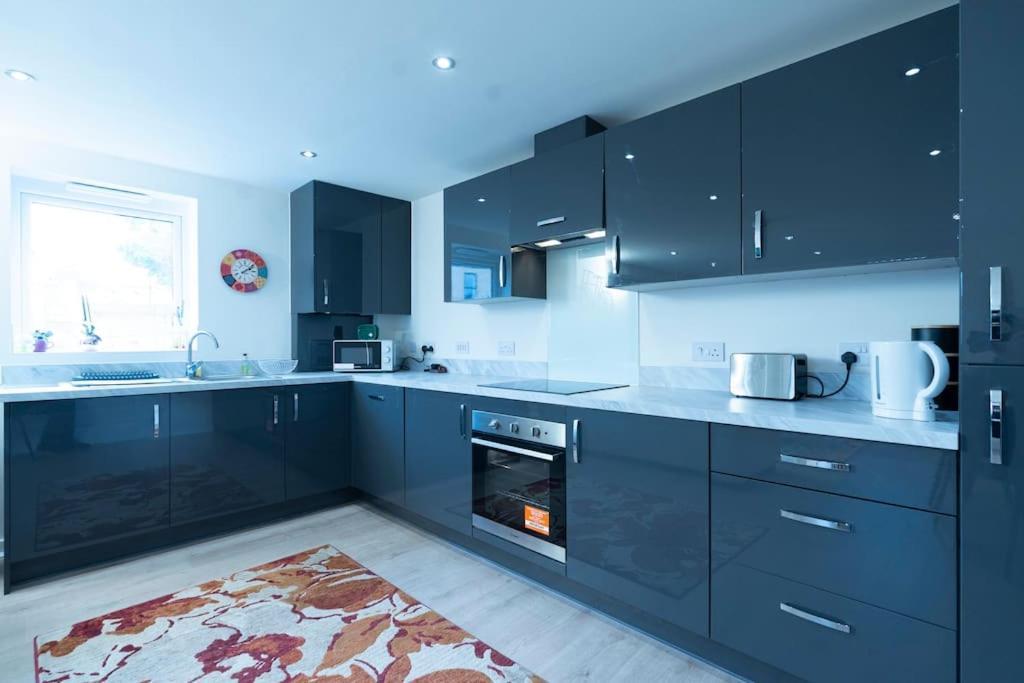 Luxury Ground Floor 2 Bedroom Free Wifi & Parking *