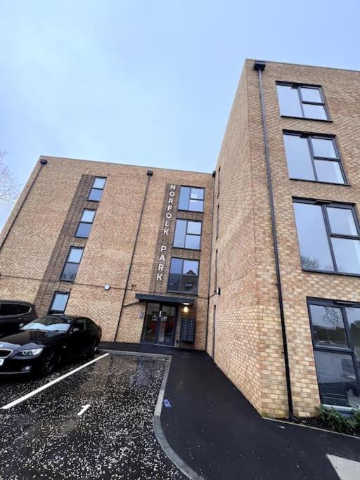 Apartment Luxury Ground Floor 2 Bedroom Free Wifi & Parking *