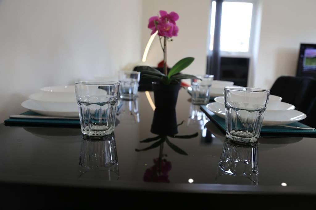 Luxury Ground Floor 2 Bedroom Free Wifi & Parking