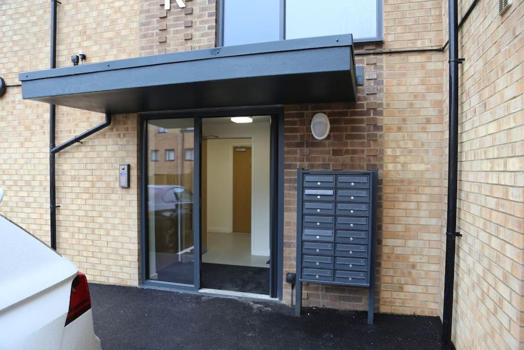 Apartment Luxury Ground Floor 2 Bedroom Free Wifi & Parking *