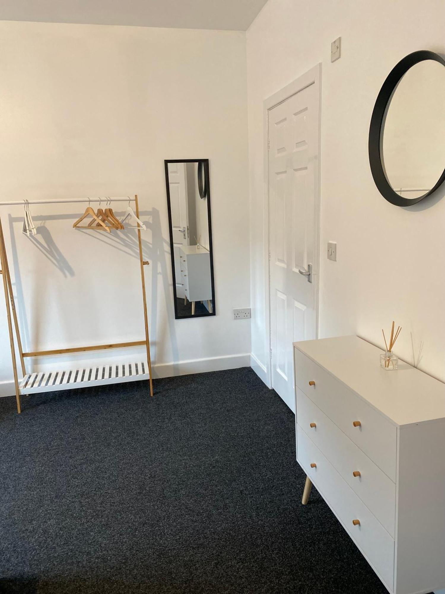 Casa de férias 8 Bed 9 Bath Ensuite House With Hot Tub And Free Parking Sheffield