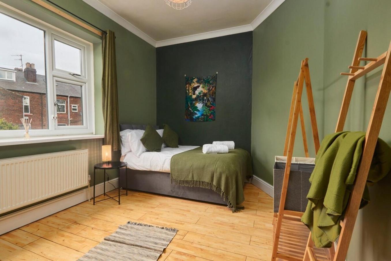 Cosy, Stylish, Leafy And Homely *