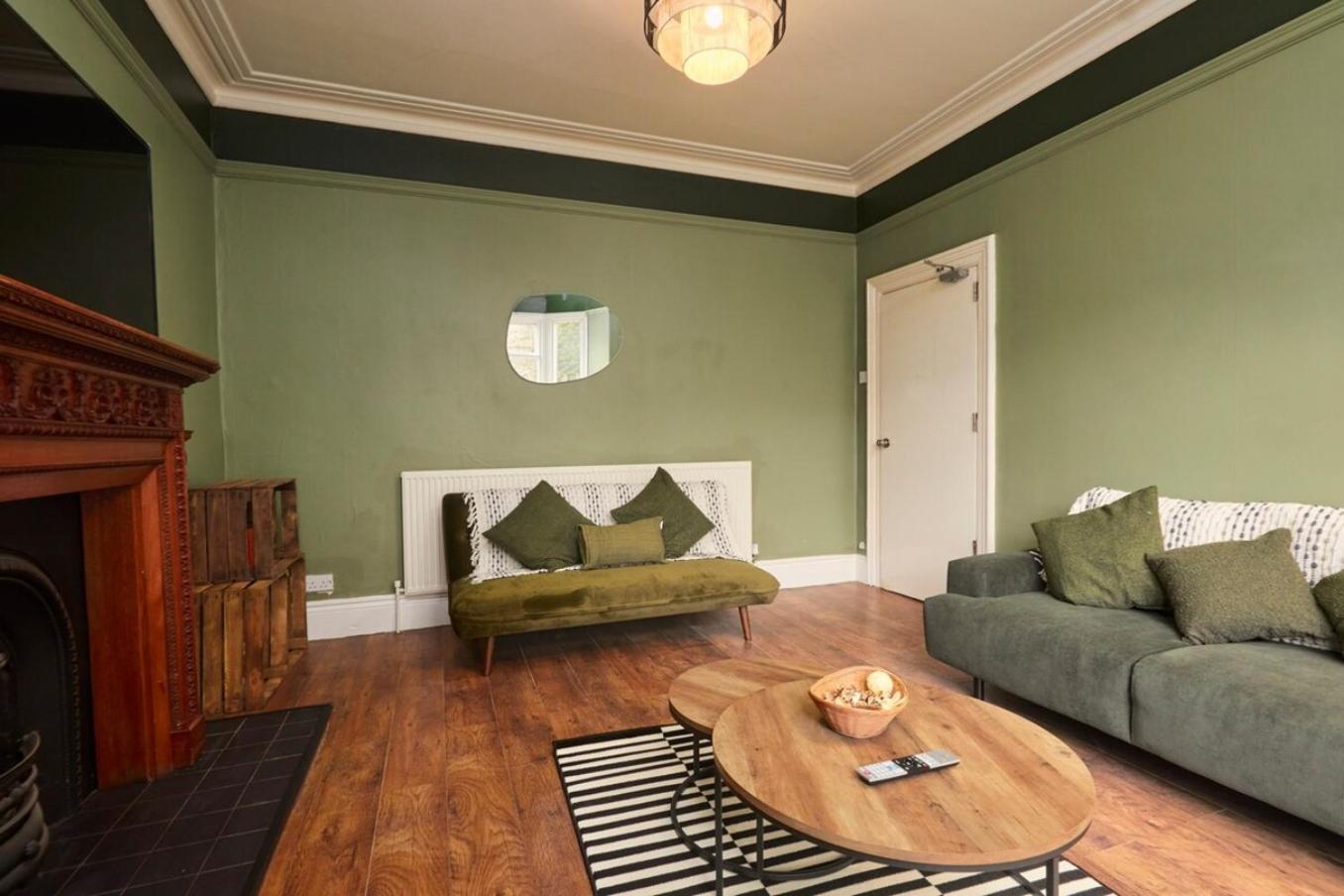 Cosy, Stylish, Leafy And Homely Villa *