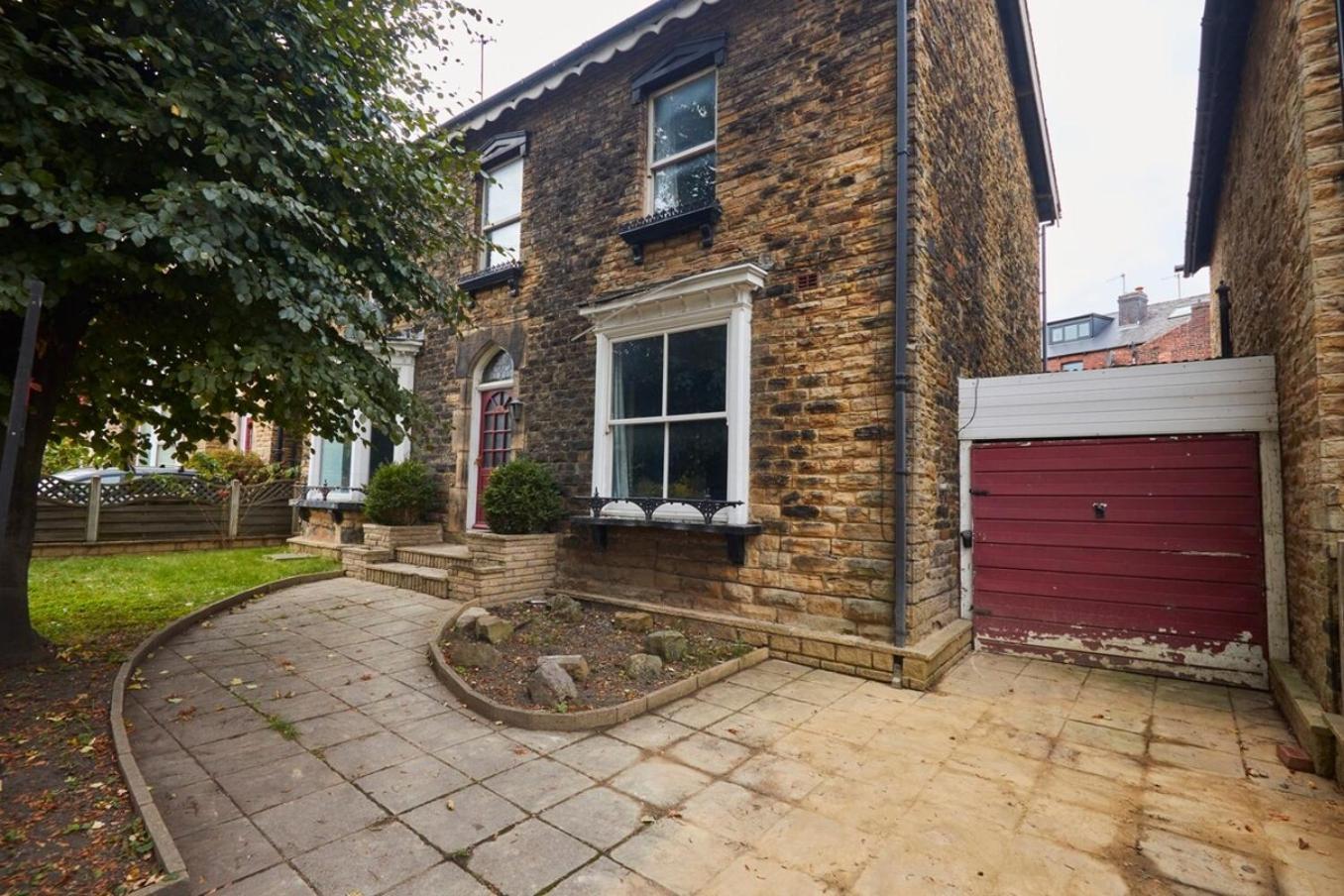 Cosy, Stylish, Leafy And Homely
