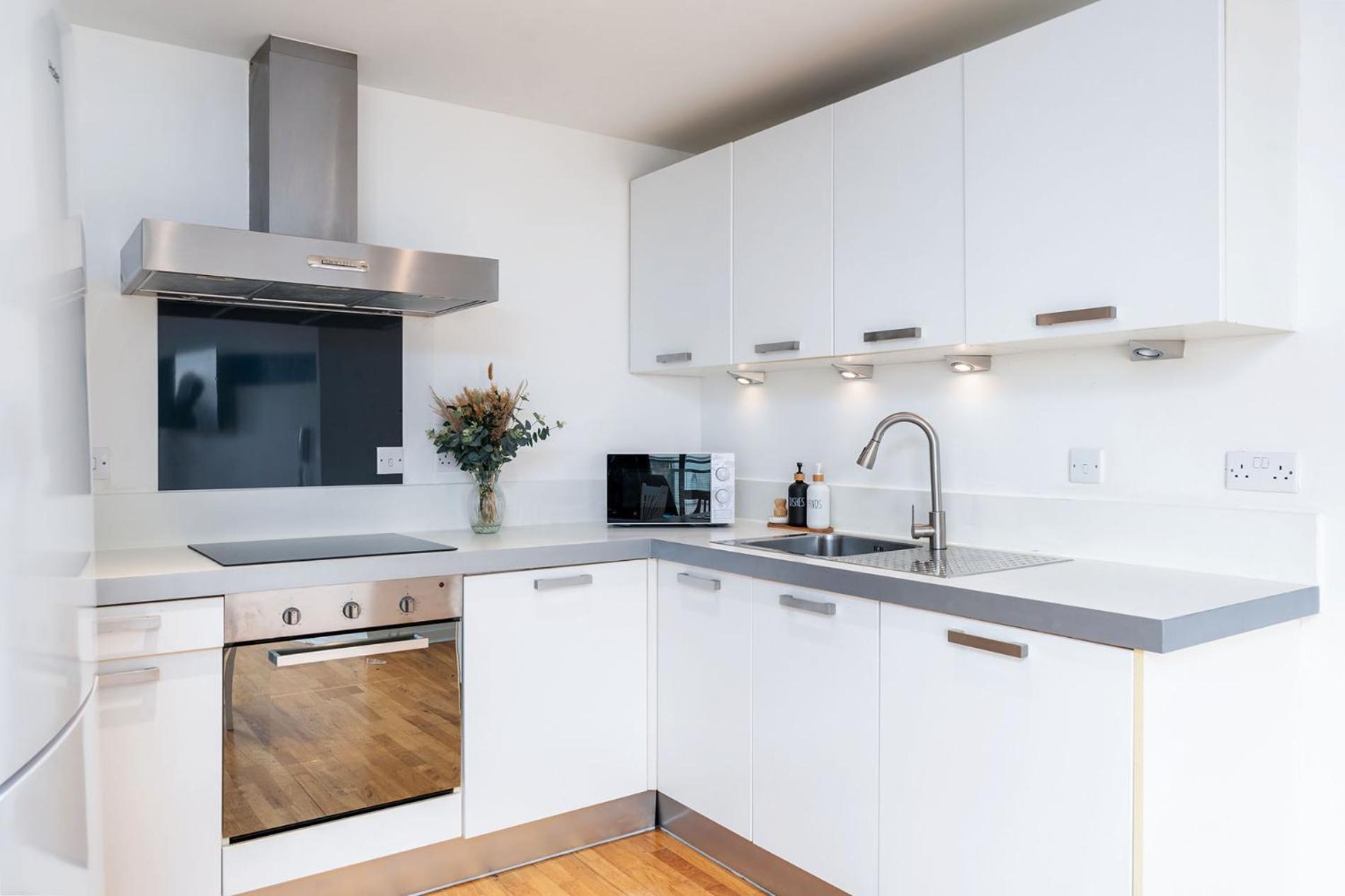 Apartment 2bed 2bath Near Centre With Free Parking Space