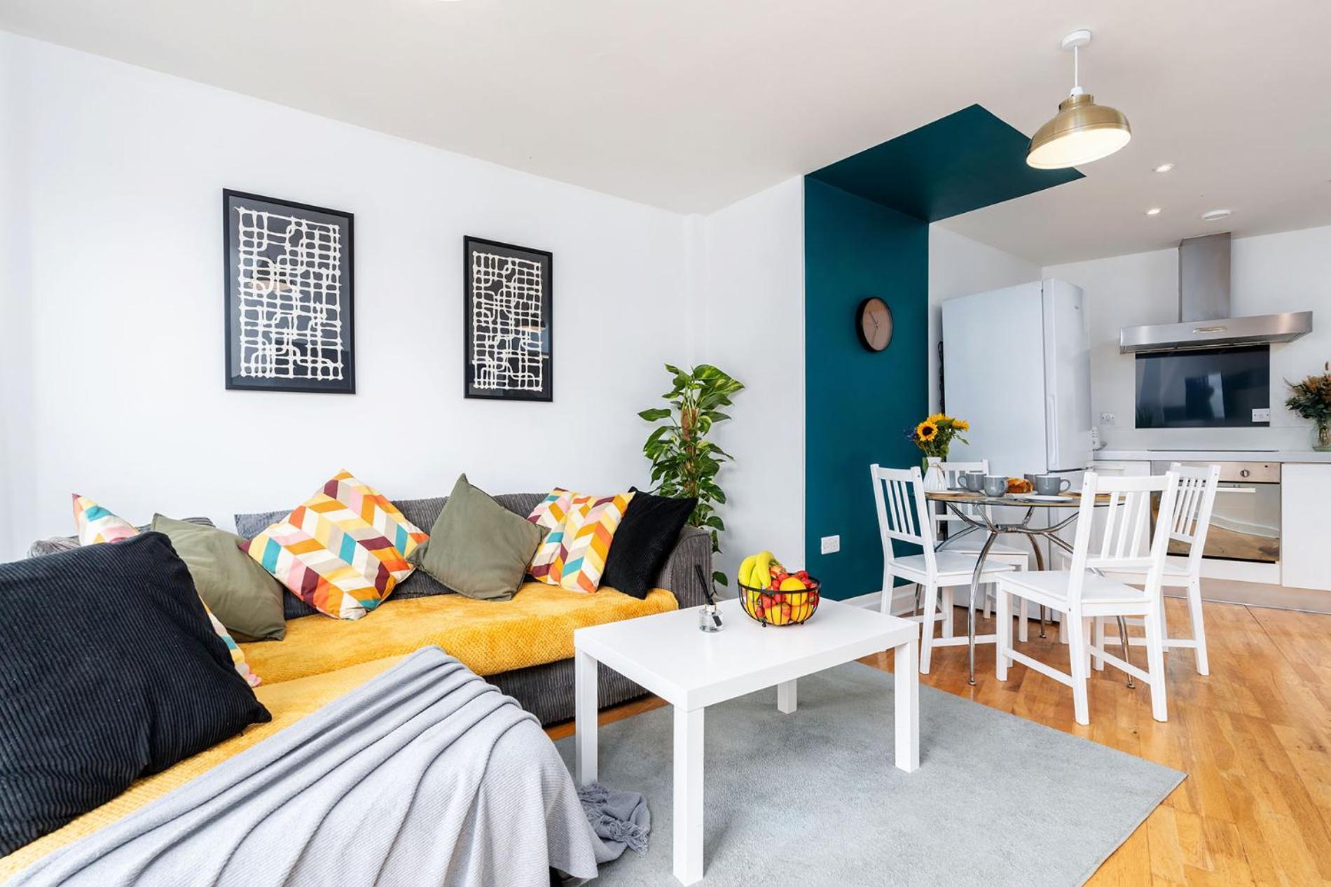 Apartment 2bed 2bath Near Centre With Free Parking Space