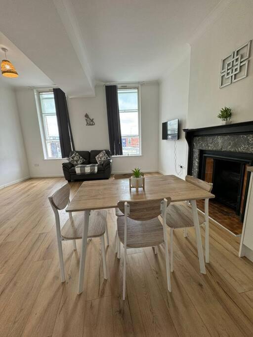 Spacious Flat In Center Gs304
