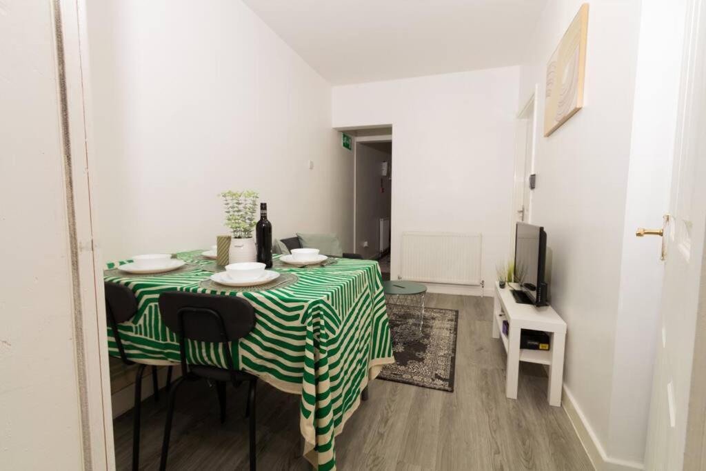 Suite 3 - Quaint Double Room In A Shared House Apartamento Sheffield