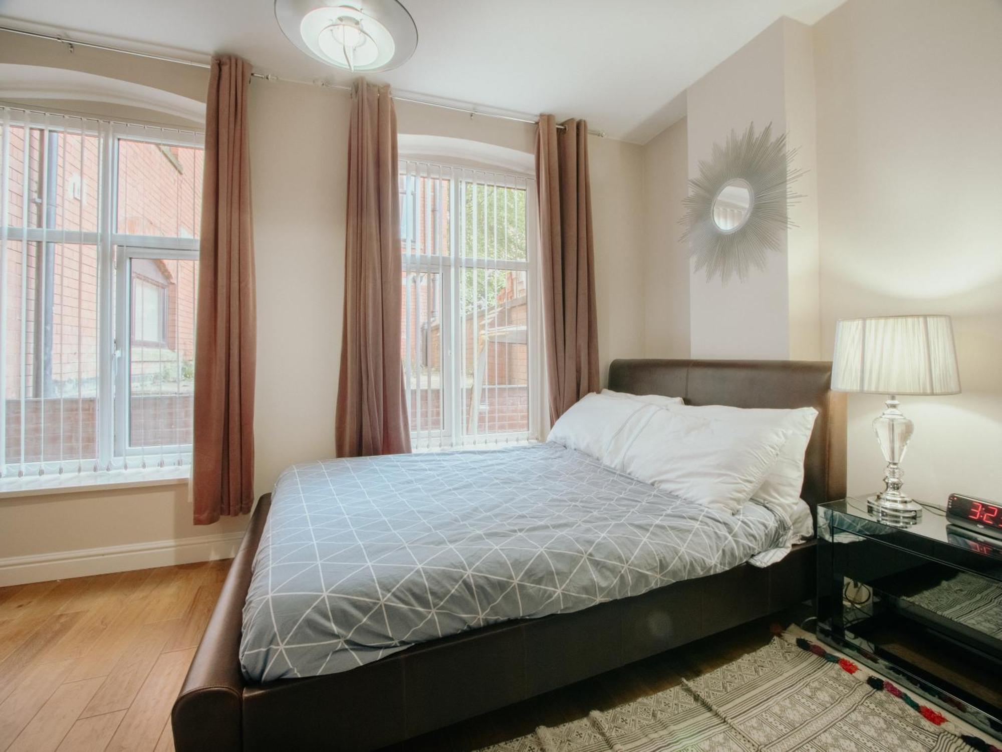 Apartment Stunning Quiet In Historic Building Sheffield
