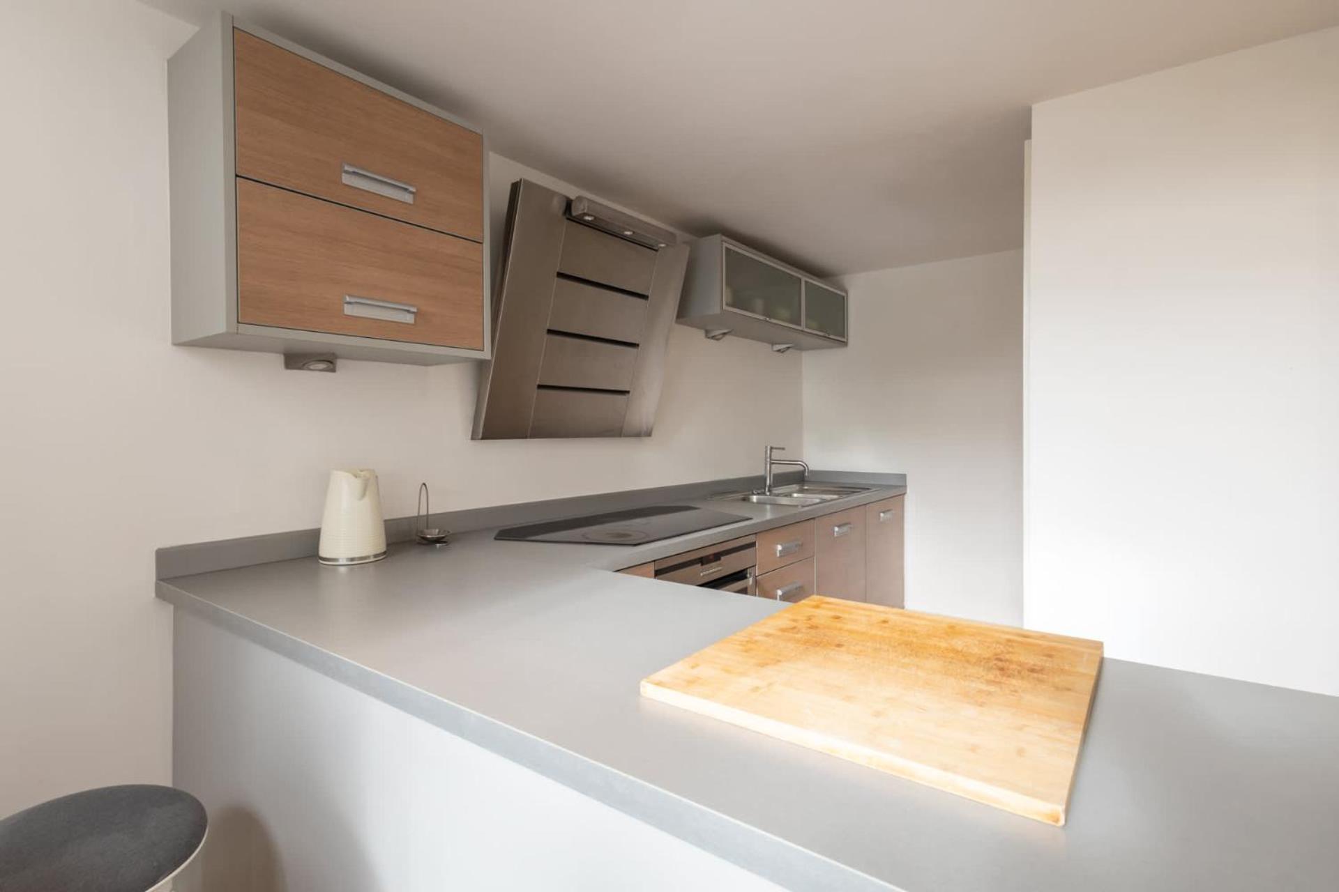 Host & - Hall View Apartment