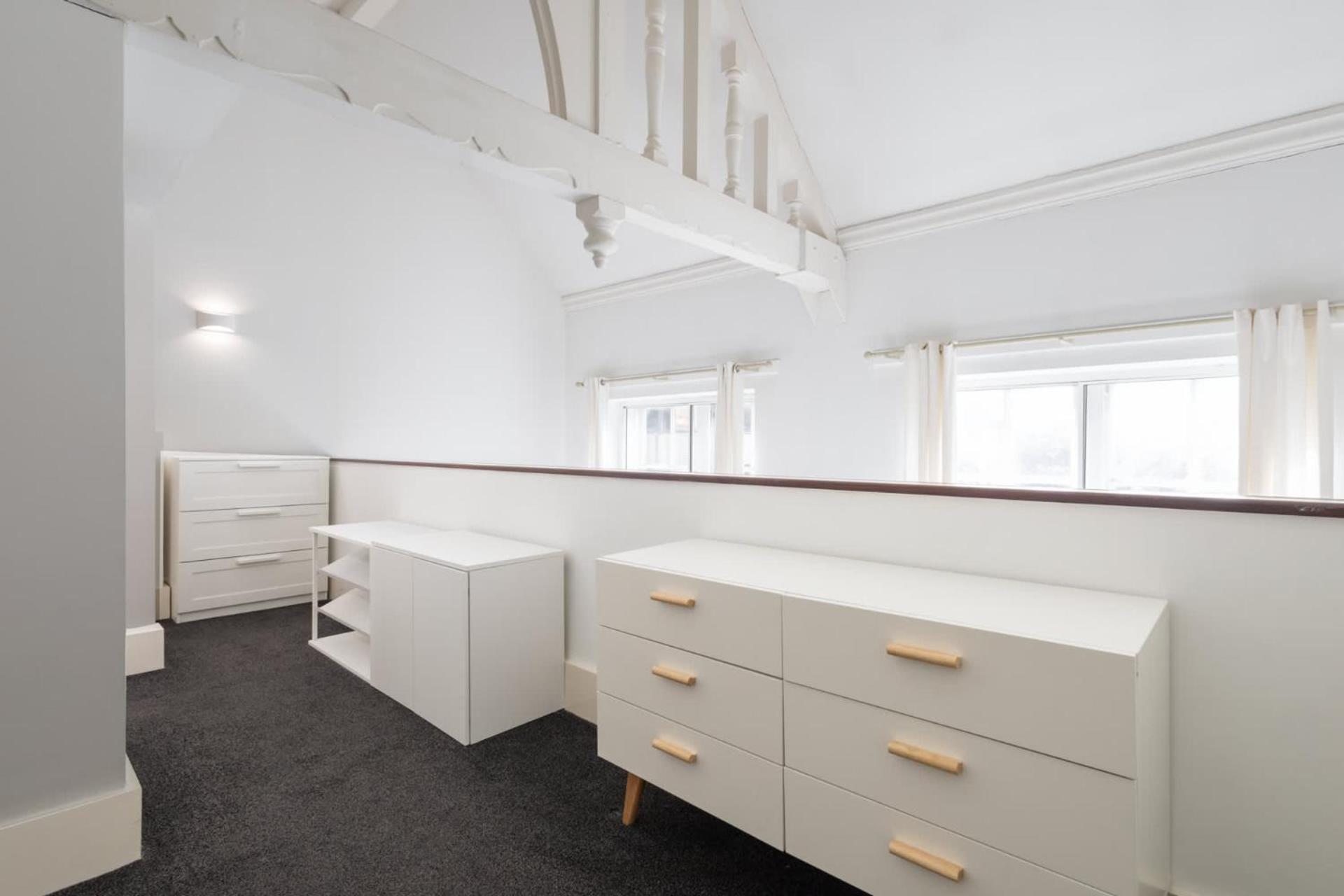 Host & - Hall View