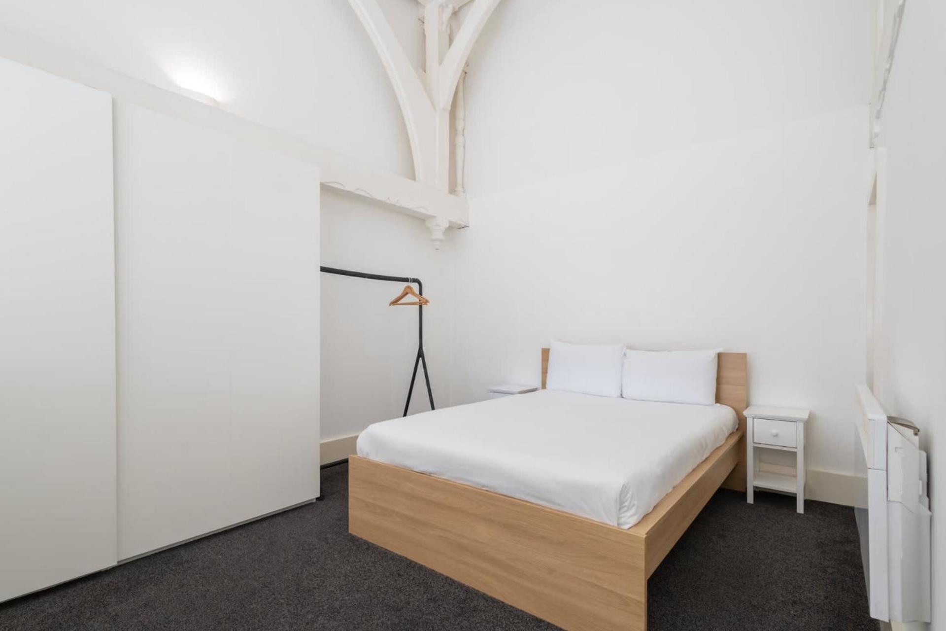 Host & - Hall View Apartment