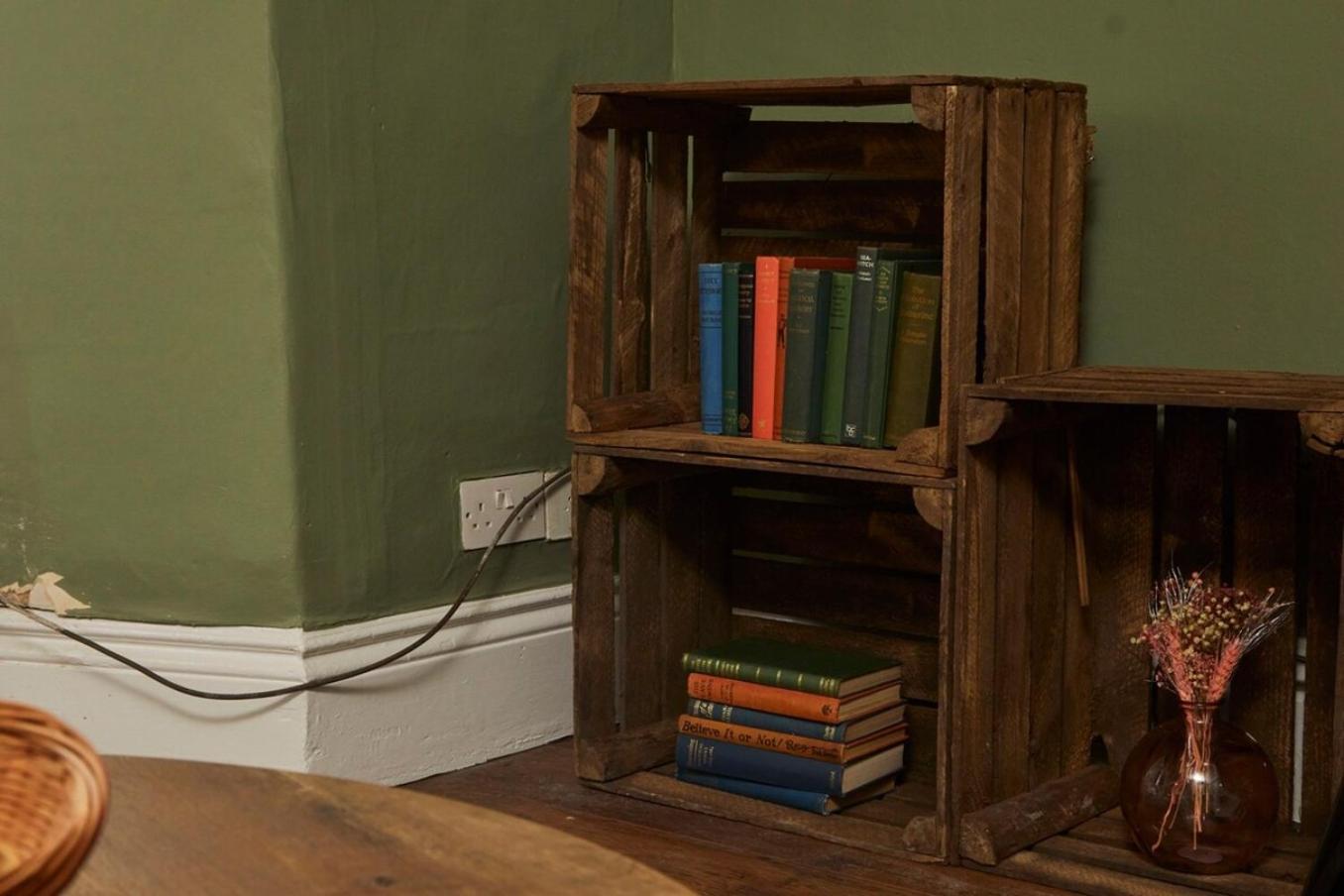 Cosy, Stylish, Leafy And Homely *
