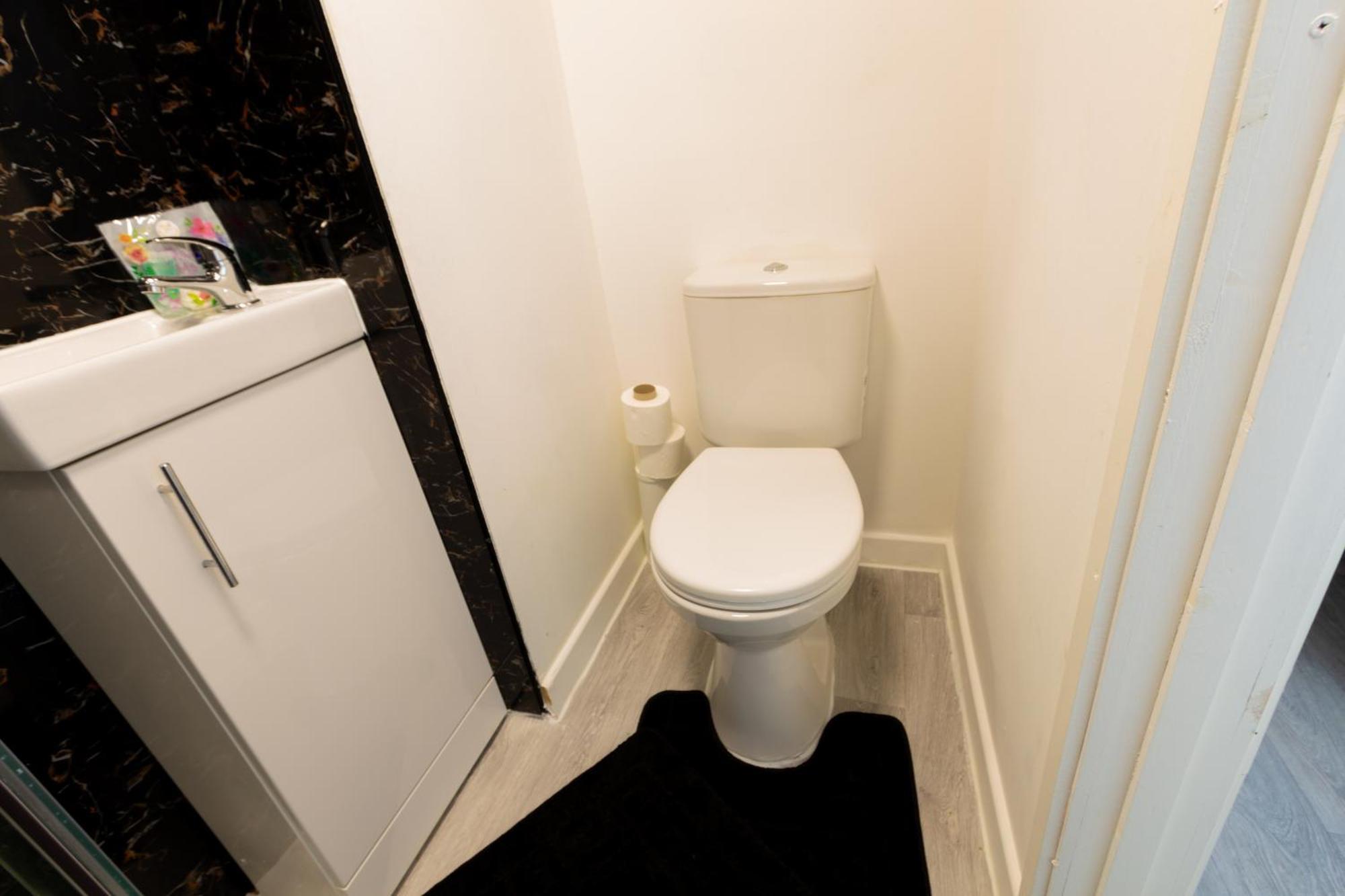 Suite 3 - Quaint Double Room In A Shared House *