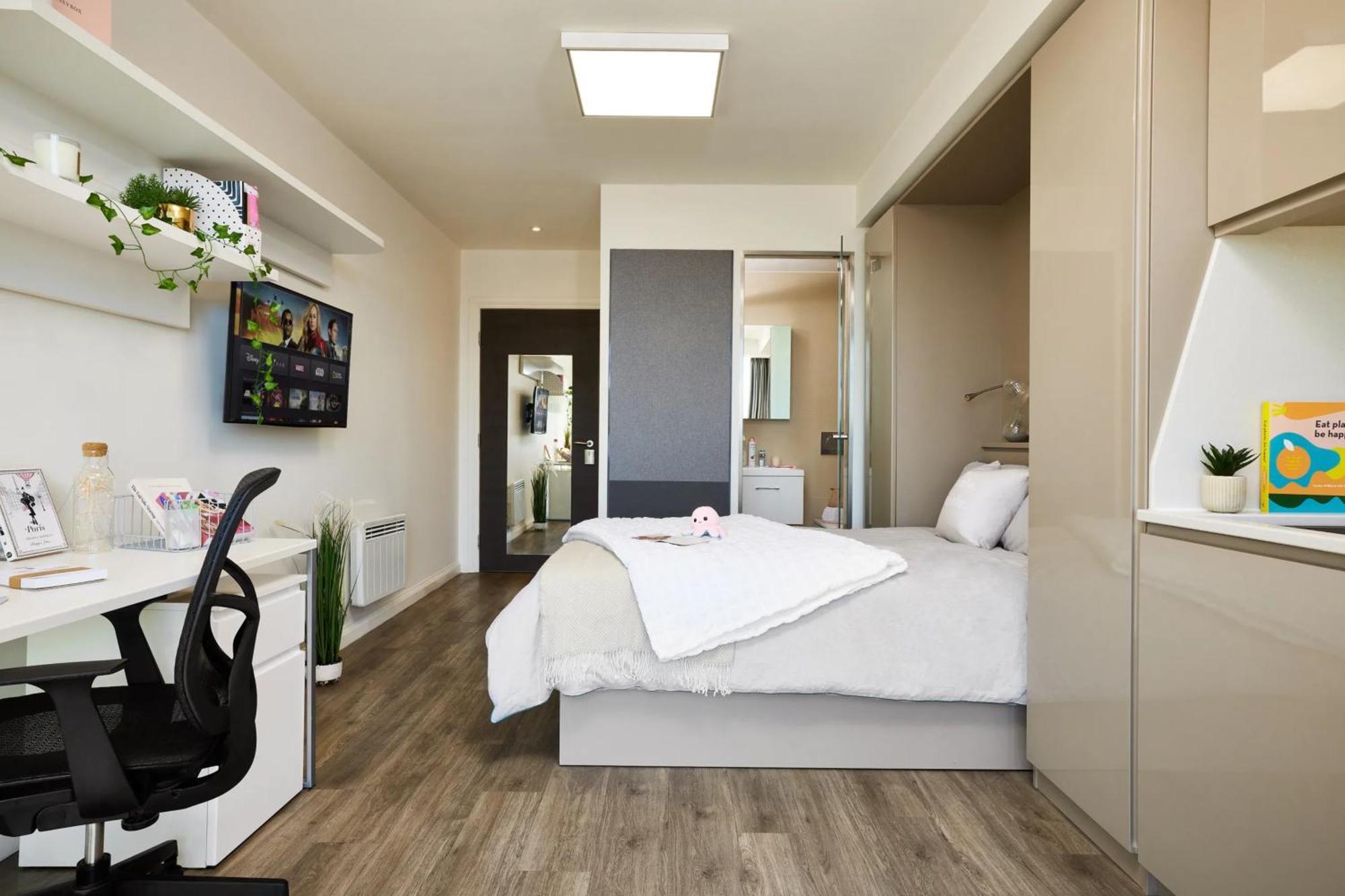 Student-only Premium Telephone House