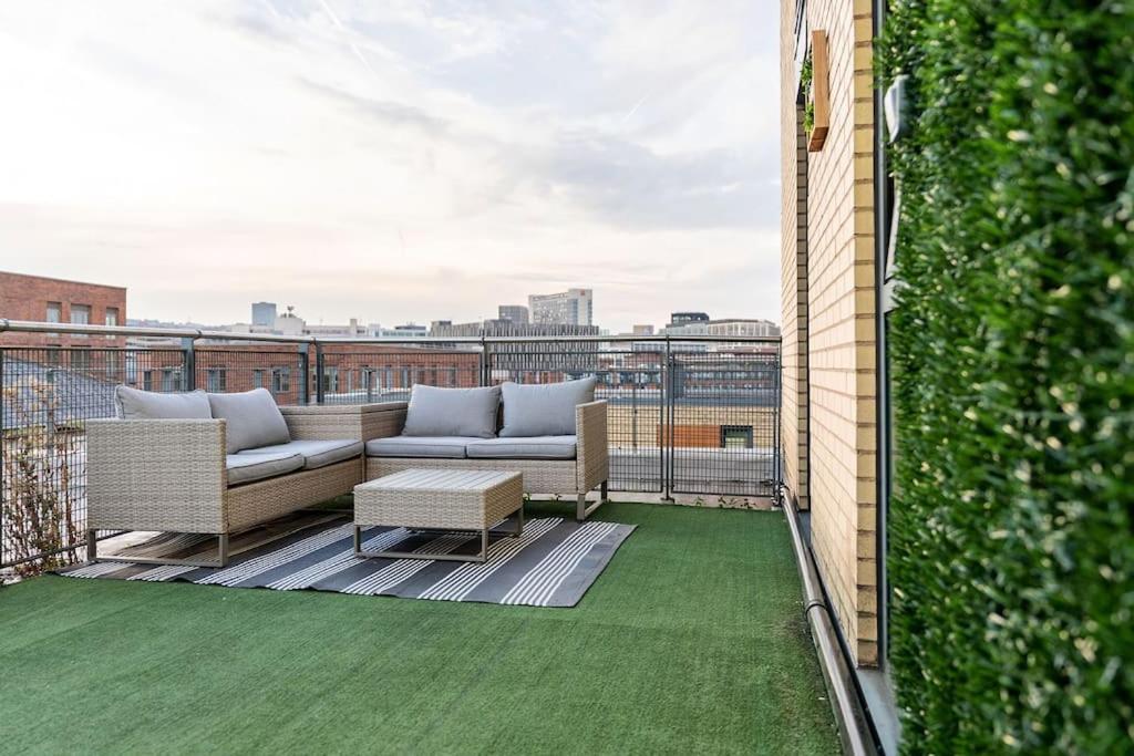 Pent House Roof Balcony Mananged By Luxenites Centre