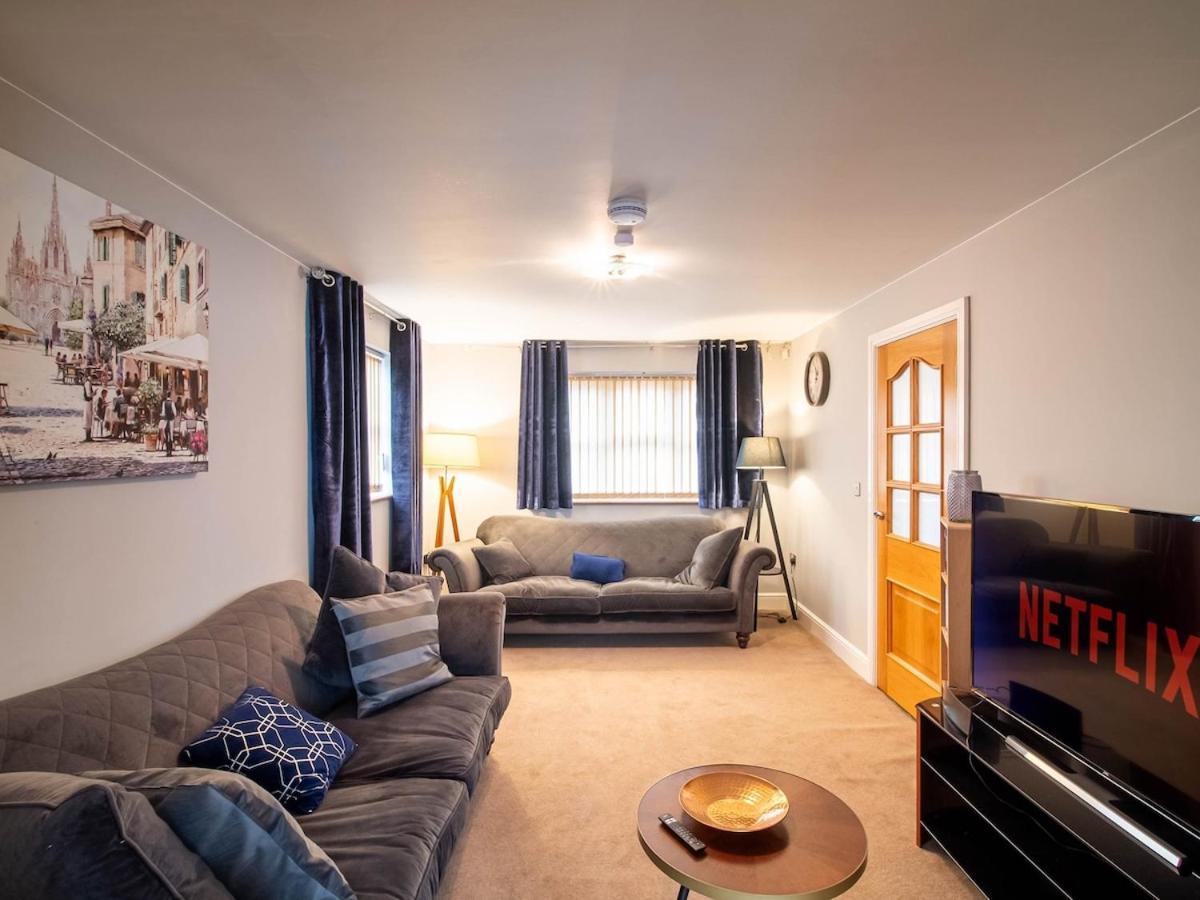 Exclusive 3-bedroom In * Sheffield