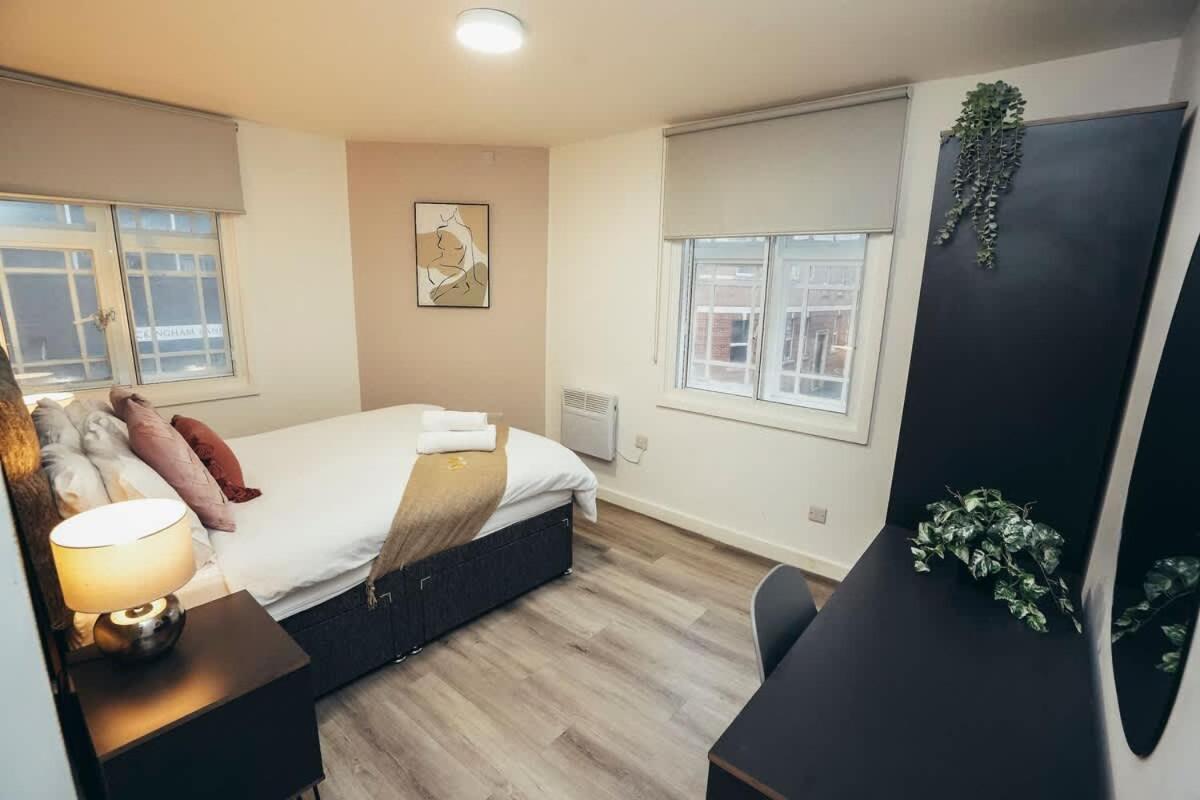 2br Centre Apt, Self Check In, Wifi, By Derbnb Apartment