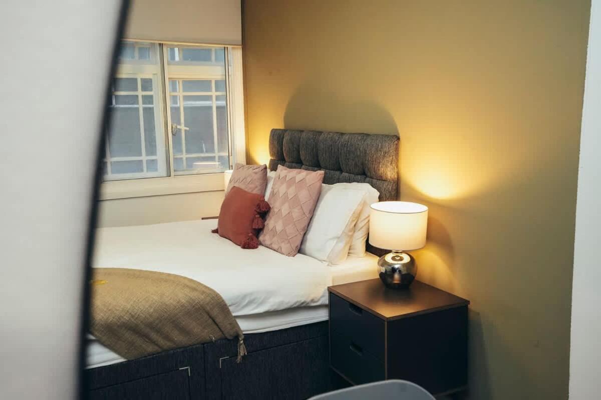 2br Centre Apt, Self Check In, Wifi, By Derbnb Apartment *