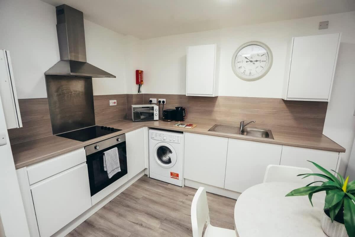 2br Centre Apt, Self Check In, Wifi, By Derbnb Apartment