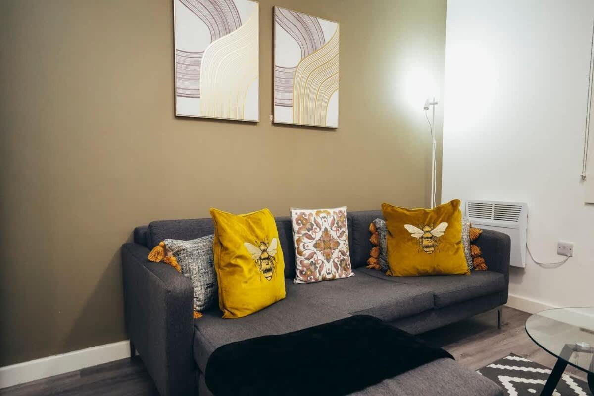 Apartment 2br Centre Apt, Self Check In, Wifi, By Derbnb