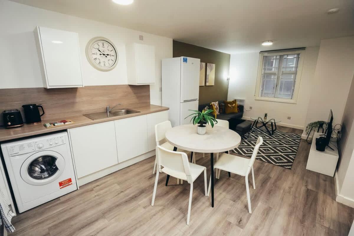 Apartment 2br Centre Apt, Self Check In, Wifi, By Derbnb *