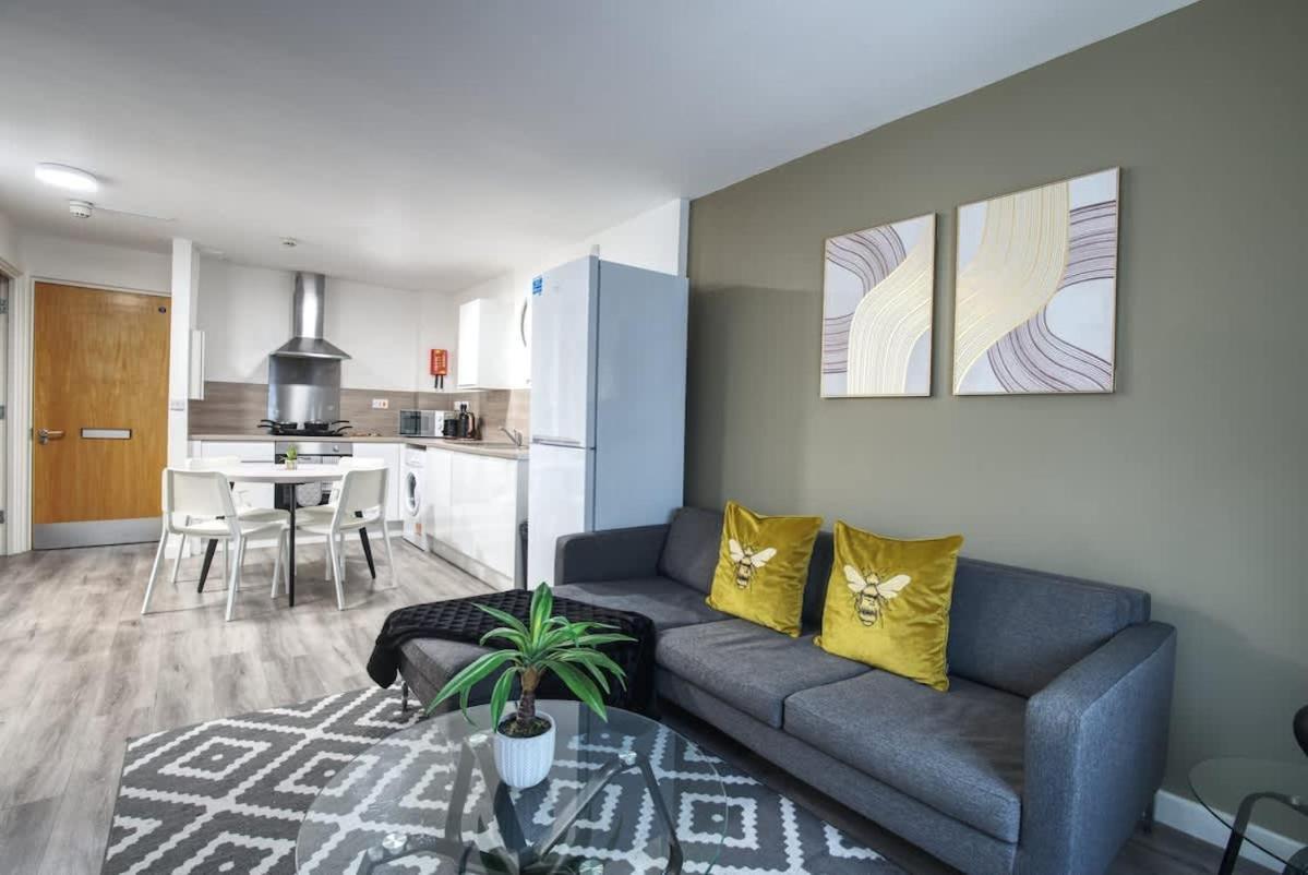 2br Centre Apt, Self Check In, Wifi, By Derbnb Apartment