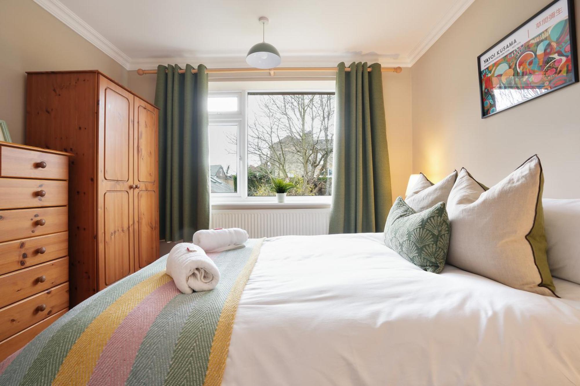 4 Bedrooms, Families, Contractors, Free Parking Sheffield