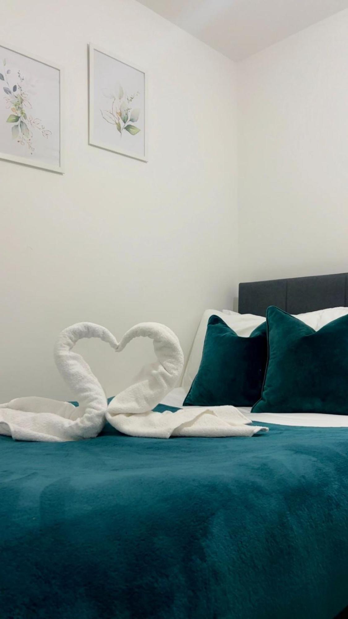 Exclusive One Bedroom - Centre - Free Wi-fi Netflix Apartment
