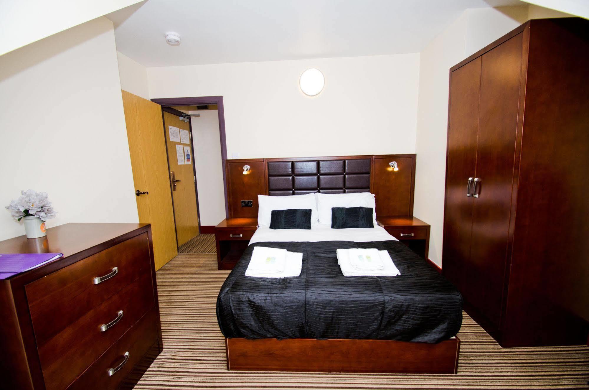William's Hillsborough Hotel 3*