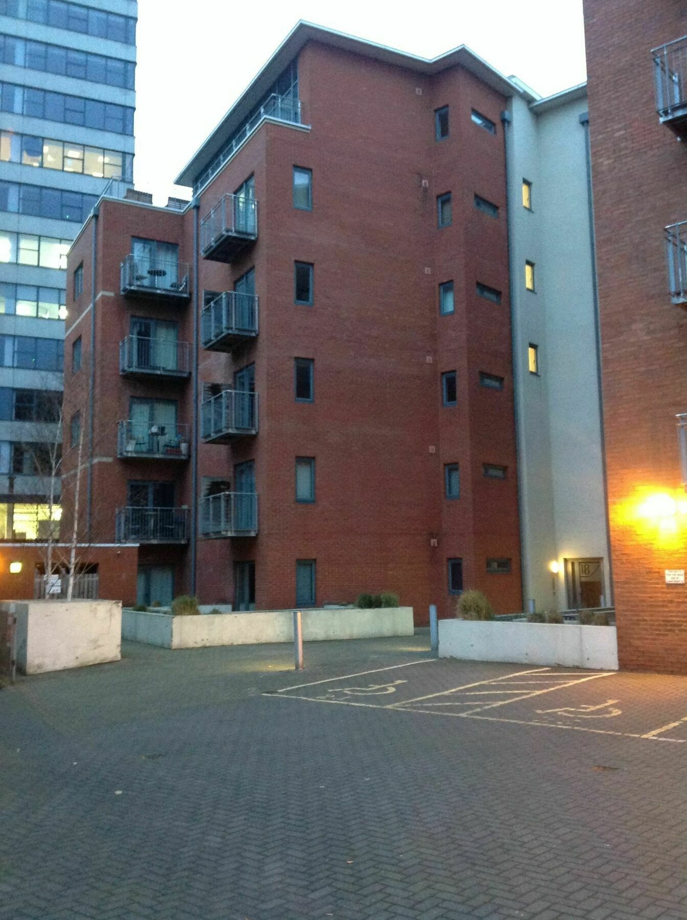 City Crash Pad Serviced Apartments - Cathedral Quarter Apartment