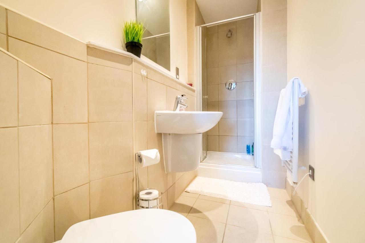 Spacious 2 Bed, 2 Bath, Free Parking & Wifi Apartamento Sheffield
