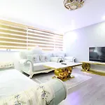 Queen Stay Apartments