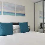 Teal 14 - Sleeps Up To 6, 2 Bedrooms With Perfect City Centre Location For Work Or Leisure, Amazing City Views!