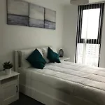 Teal 12 - Sleeps Up To 6, Awesome Panoramic City Views, Quiet 12Th Floor 2 Bedroom City Centre Apartment, Perfect For Work Or Leisure!