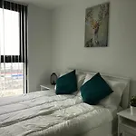 Teal 12 - Sleeps Up To 6, Awesome Panoramic City Views, Quiet 12Th Floor 2 Bedroom City Centre Apartment, Perfect For Work Or Leisure!