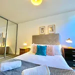 Blonk Street - Luxury Two Bedroom Apartment